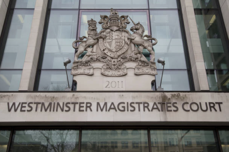 UK kogenud kohtunik vallandati esitas genotsiidi süüdistuse valitsusametnikele