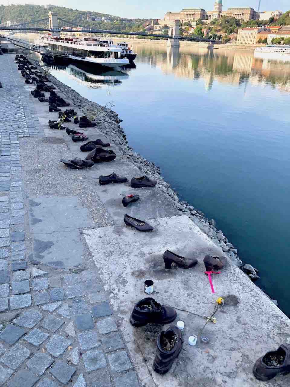 Budapesti kingad Doonau jõe kaldal