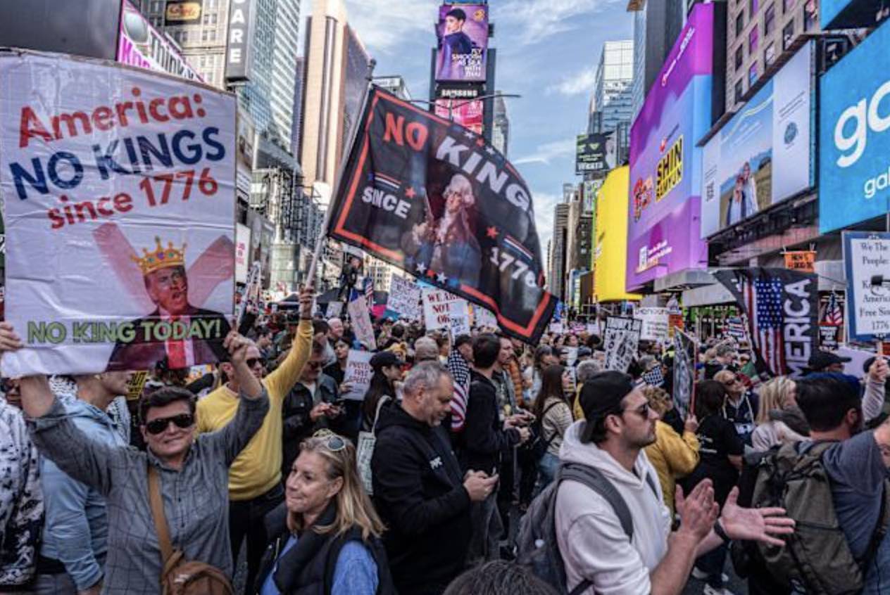 New York 18.10.2026-Donald Trump vastane meeleavaldus